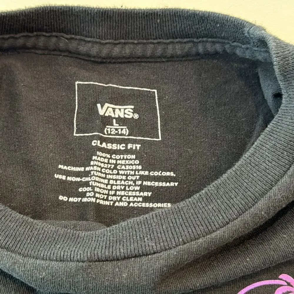Vans Classic Fit Boys Large 12-14 Shirt. Super soft. Vans off the wall
